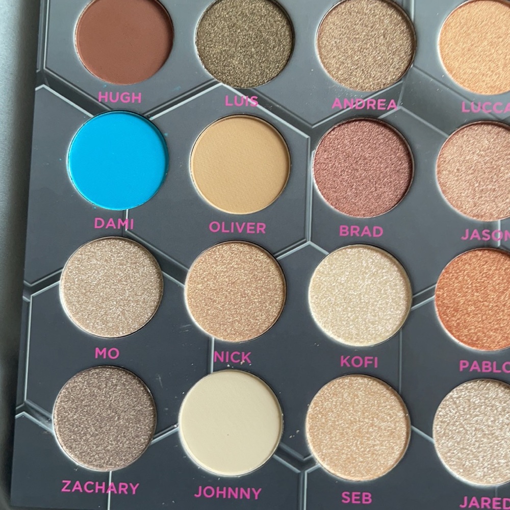 Barbarella eyeshadow pallet by beebeauty - Picture 5 of 6